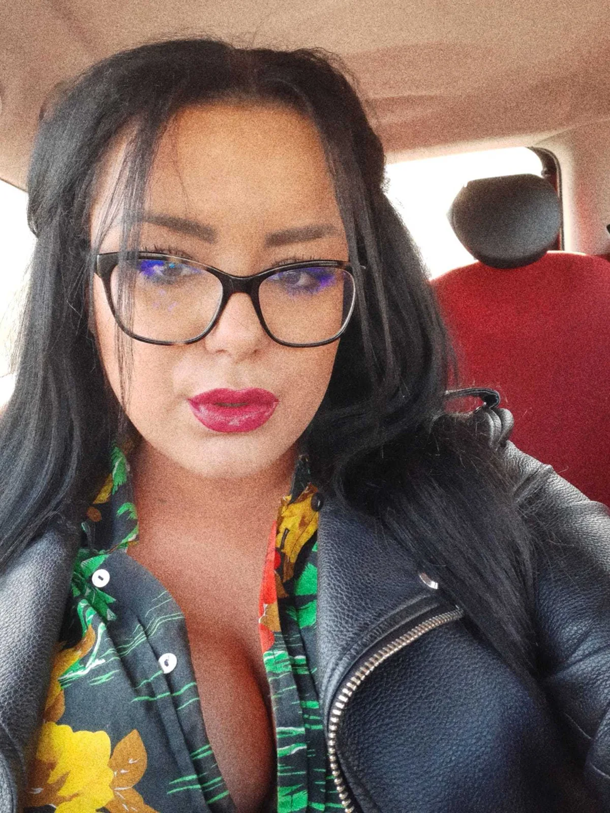 Karolina escort 